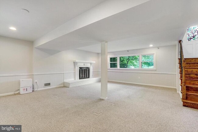 Building Photo - 9821 Hampton Ln