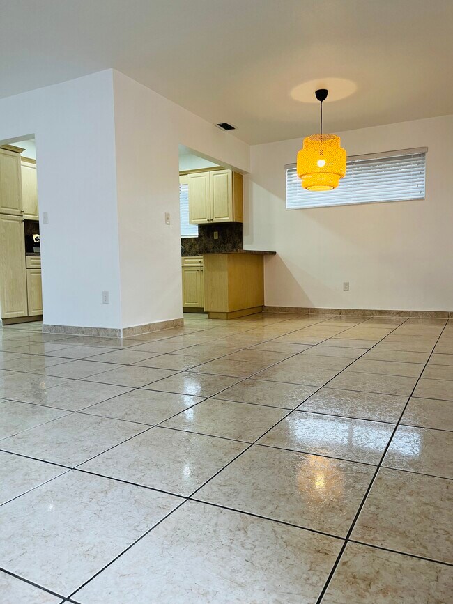 Living/dining - 415 E 10th St