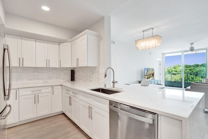 Building Photo - 700 E Boynton Beach Blvd