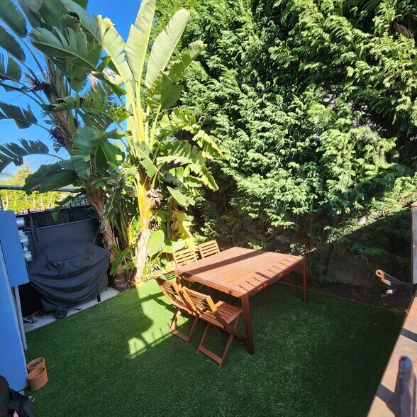 Building Photo - 2406 S Dunsmuir Ave