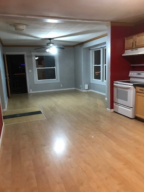 Building Photo - 208 B St