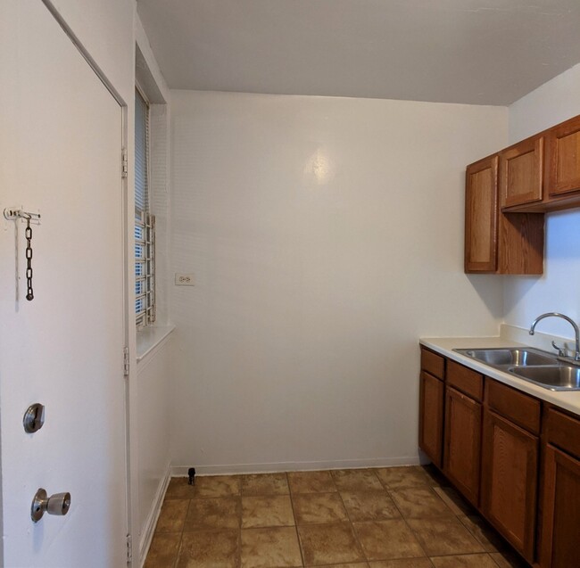 Building Photo - 2948 N Albany Ave