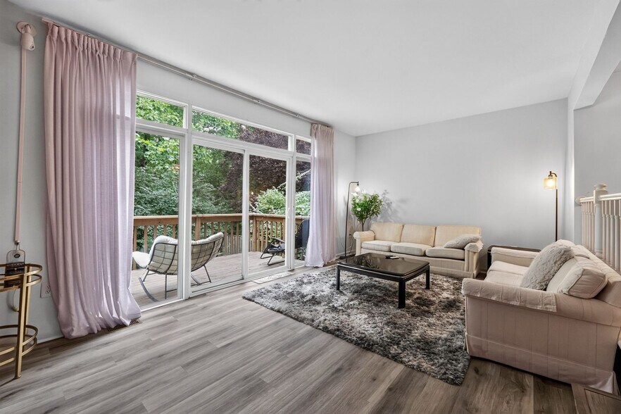 Building Photo - 10946 Rampart Way