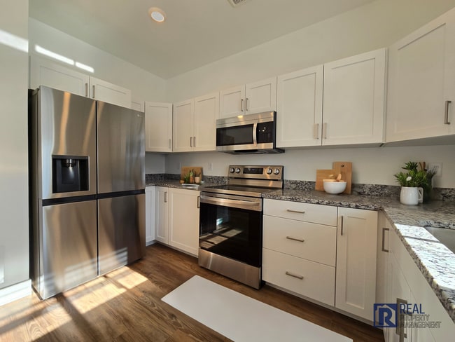 Building Photo - Modern 2-Story Town Home for Rent in Sugar...