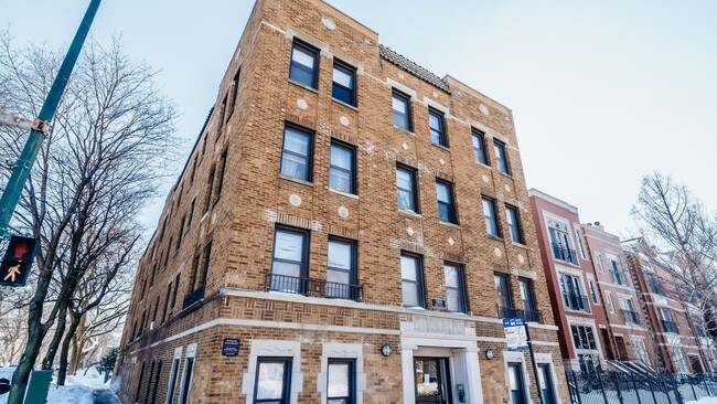 Primary Photo - NEWLY REHABBED COZY STUDIO IN LINCOLN PARK...