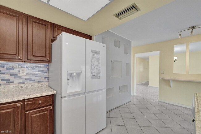 Building Photo - 3 br, 2 bath House - 561 NW 45th Ter # 0