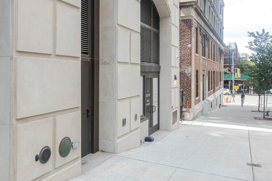 Building Photo - 266 W 96th St
