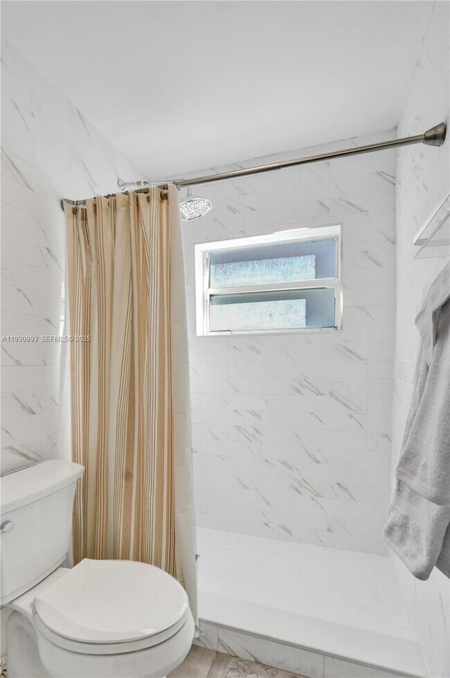 Building Photo - 4310 NW 63rd Ave