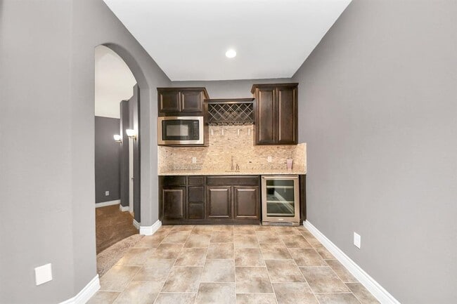 Building Photo - 28934 Endeavor River Rd