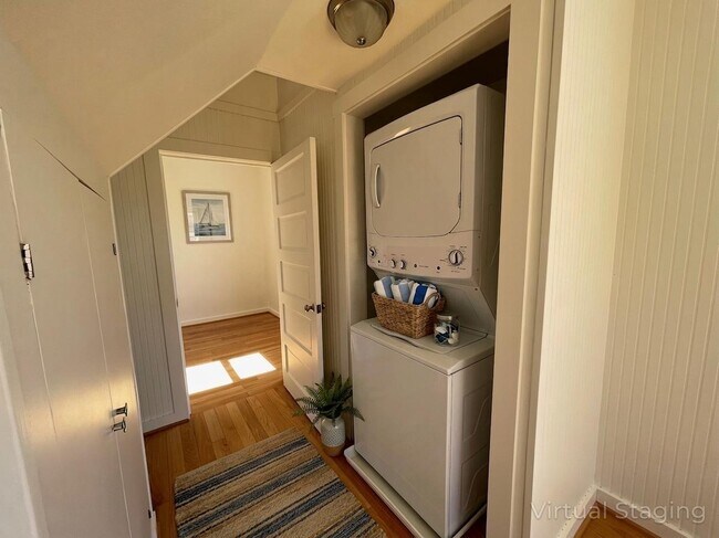 Building Photo - 201 16th St NE