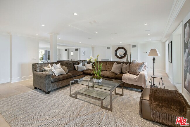 Building Photo - 980 Stradella Rd