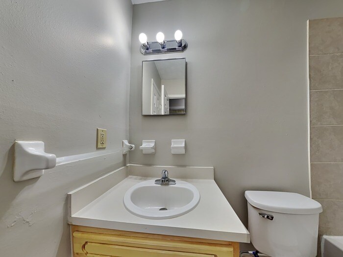 Building Photo - 8349 Pembrook Ct