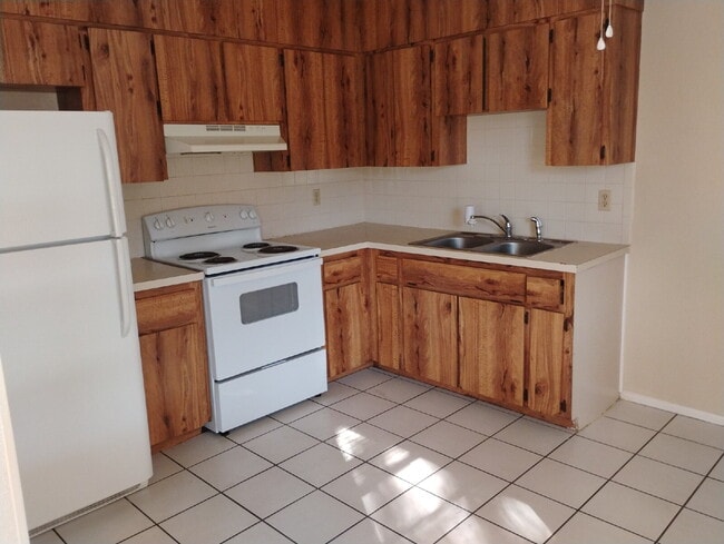 Building Photo - Cute 2 Bedroom, 1 Bathroom Home For Rent.