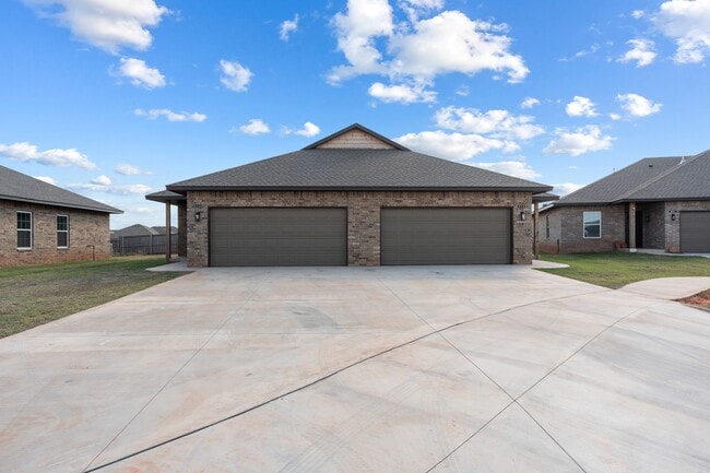 Building Photo - 707 Jentry Dr