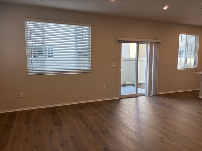Building Photo - 40100 Campos Elegantes