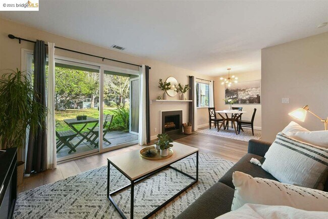 Building Photo - 18 Emery Bay Dr