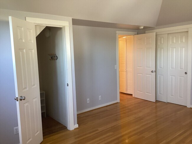 Building Photo - 204 Roosevelt Terrace