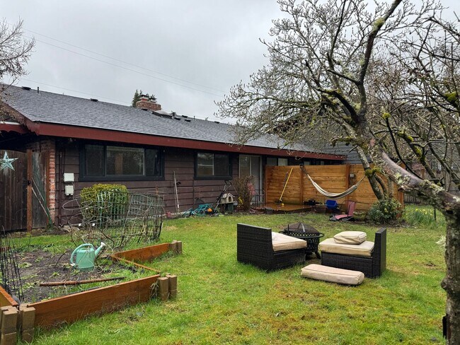 Building Photo - CLICK "REQUEST A TOUR" NOW!