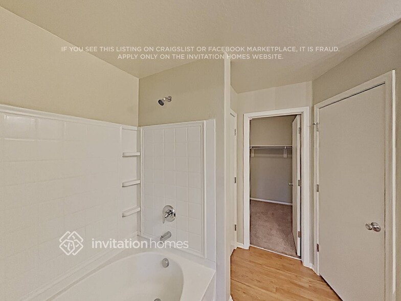 Building Photo - 944 S Sabino Dr