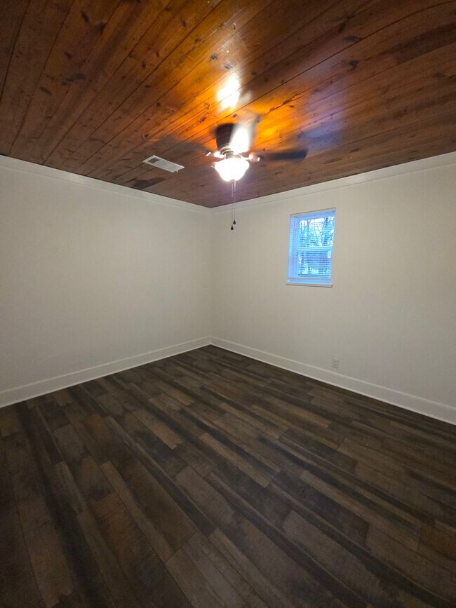 Building Photo - 1315-1317 N. Boston Pl