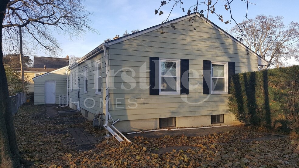 Building Photo - 630 Crest St