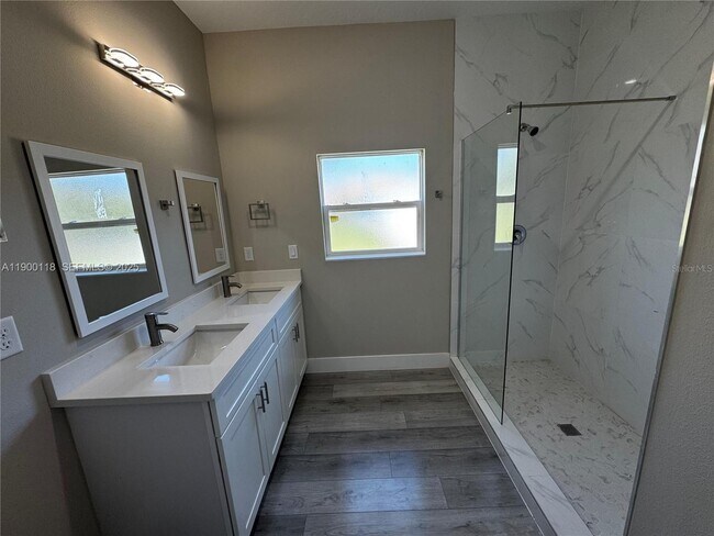 Building Photo - 7916 Granada Rd