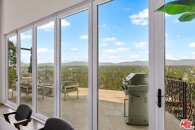 Building Photo - 3782 Berry Dr