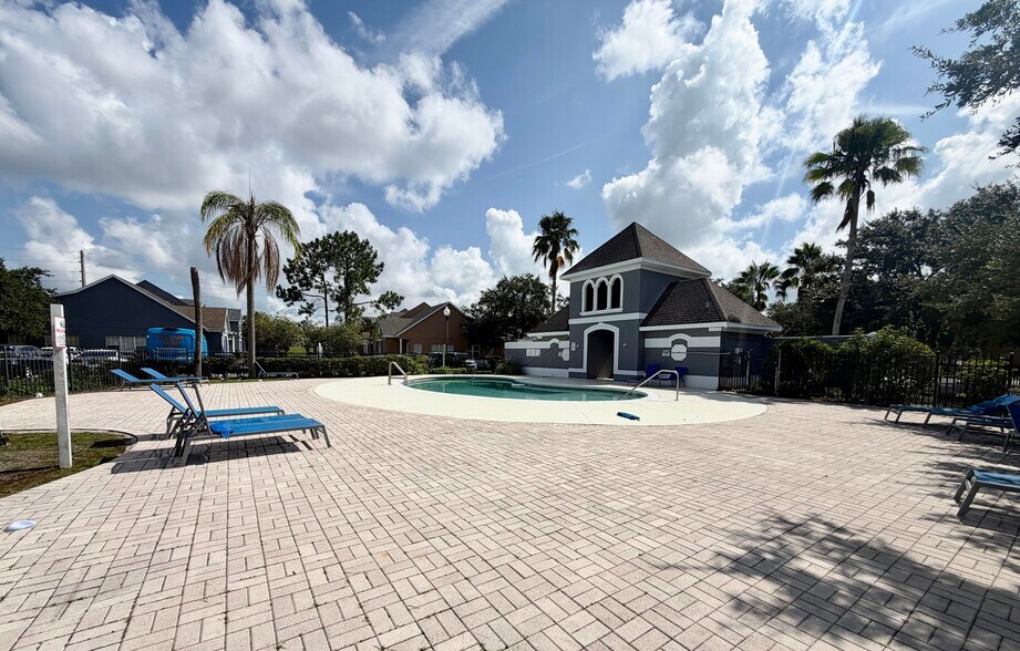 Building Photo - 2125 Island Walk Dr