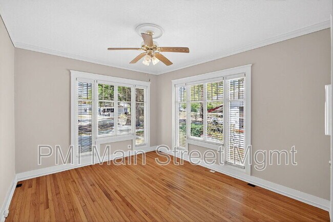 Building Photo - 829 N Hyer Ave