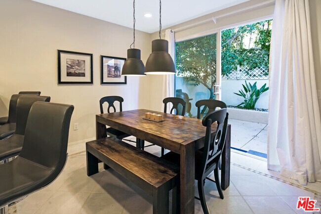 Building Photo - 6457 Zuma View Pl