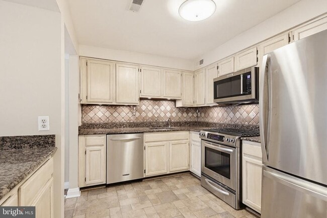 Building Photo - 947 Oella Ave