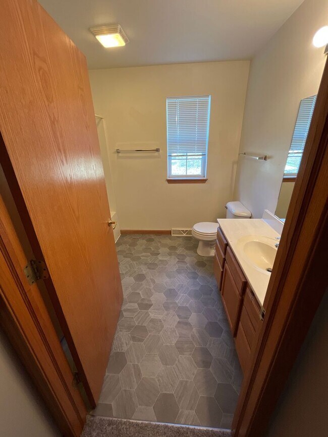 Building Photo - 4231 Owl Creek Dr