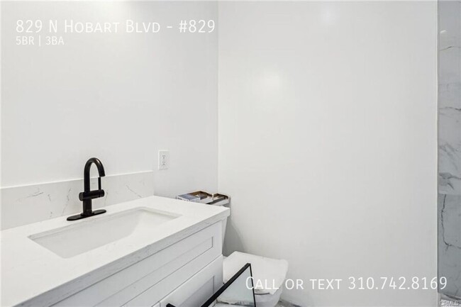 Building Photo - Luxe Living at 825 N. Hobart Blvd. – Where...