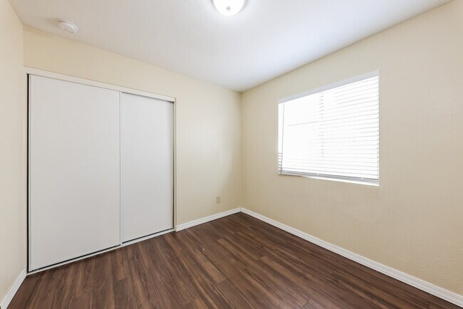 Building Photo - 4774 W Menadota Dr