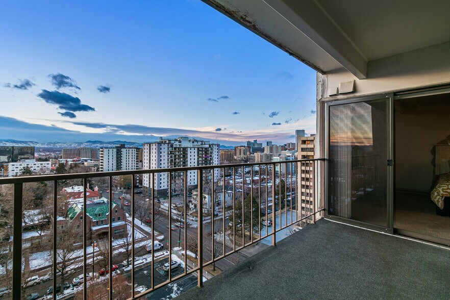 Building Photo - 777 N Washington St