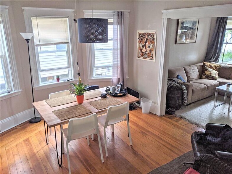 Primary Photo - 17 Belmont St
