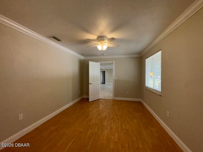 Building Photo - 190 Hidden Hills Dr