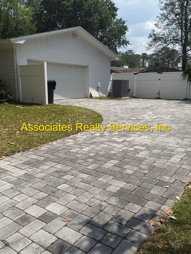 Building Photo - COMING SOON!!! Beautiful 4bed/3bath Corner Lot in Suburban Heights