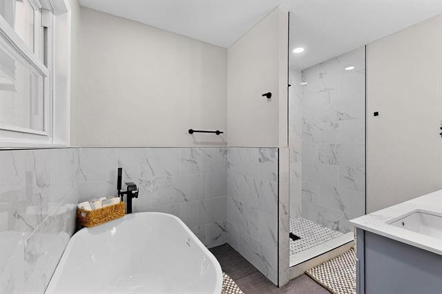 Building Photo - 10132 Medlock Dr