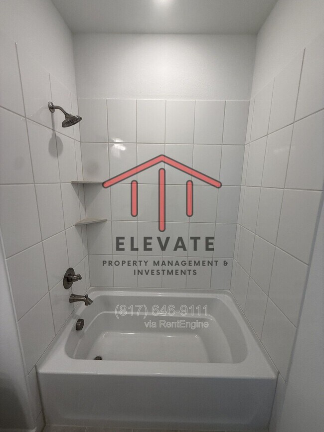 Building Photo - 724 4th St