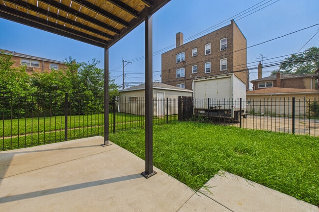 Building Photo - 7919 S Ellis Ave