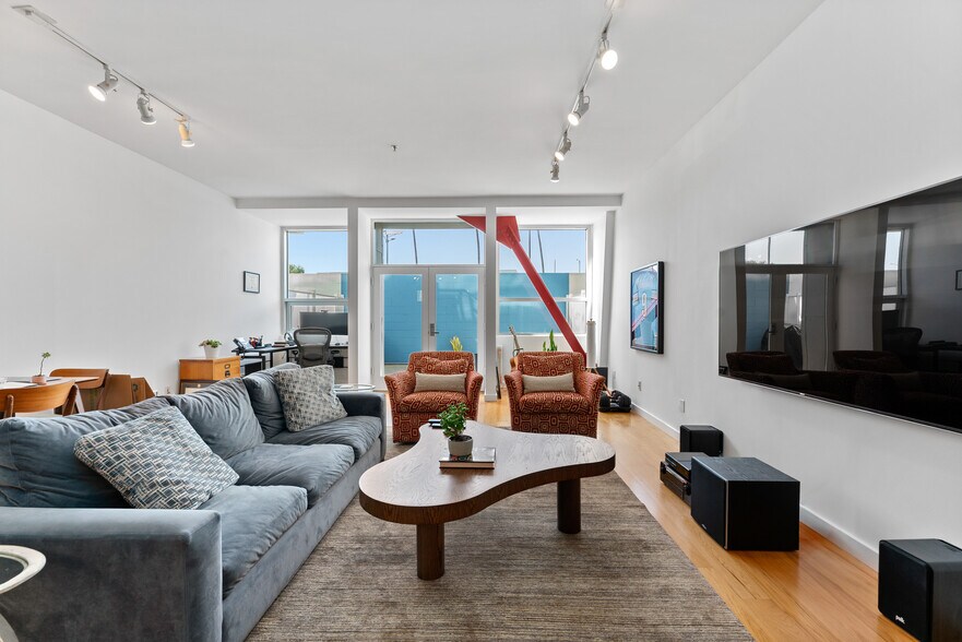 Bright and airy - 615 Hampton Dr
