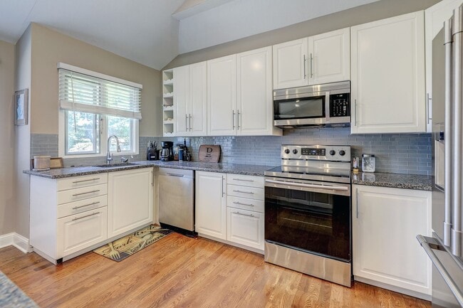 Building Photo - {9534} Updated Nall Hills Home + Two Car Garage + Finished Basement + 3 Full Baths!