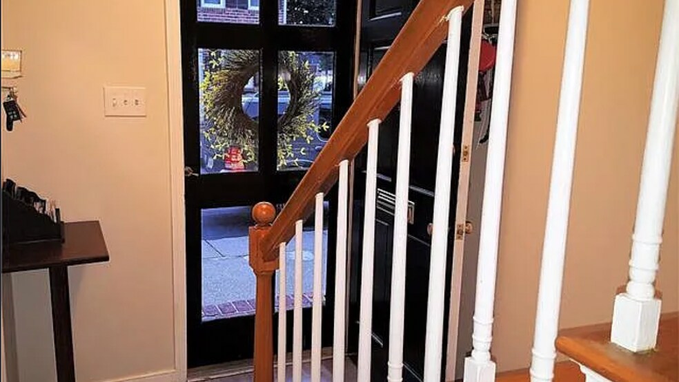 Building Photo - 401 N Hamilton St