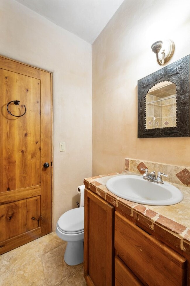 Building Photo - Santa Fe Charm in the Historic Guadalupe D...
