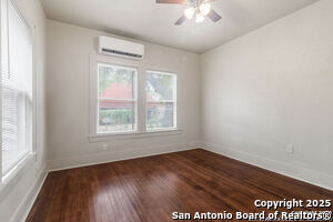 Building Photo - 1618 W Kings Hwy