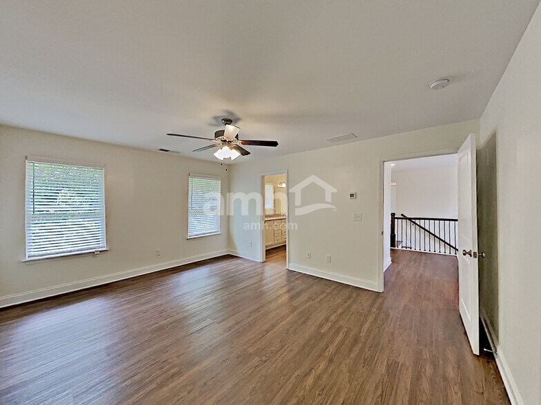 Building Photo - 704 Sierra Ct