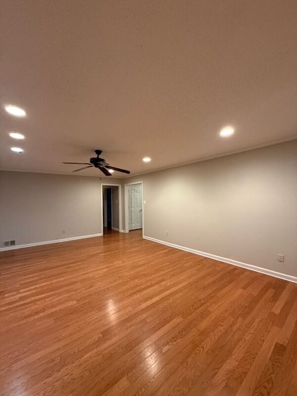 Building Photo - 8367 Chippingham Dr