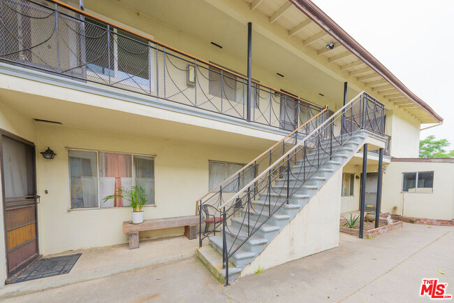Building Photo - 10039 Haines Canyon Ave