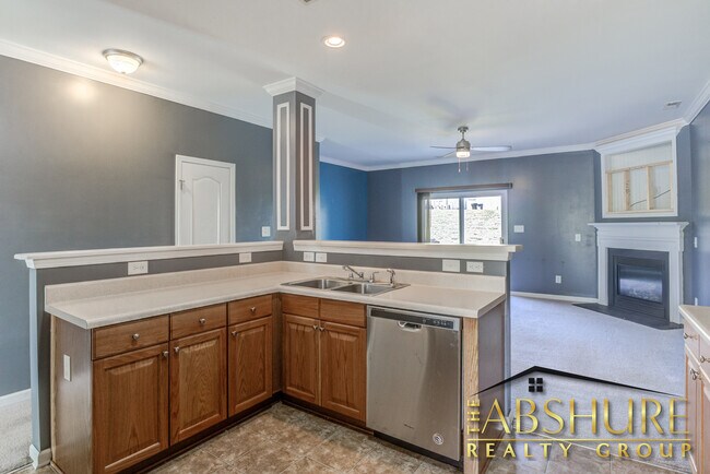 Building Photo - 2136 Sunny Cove Dr